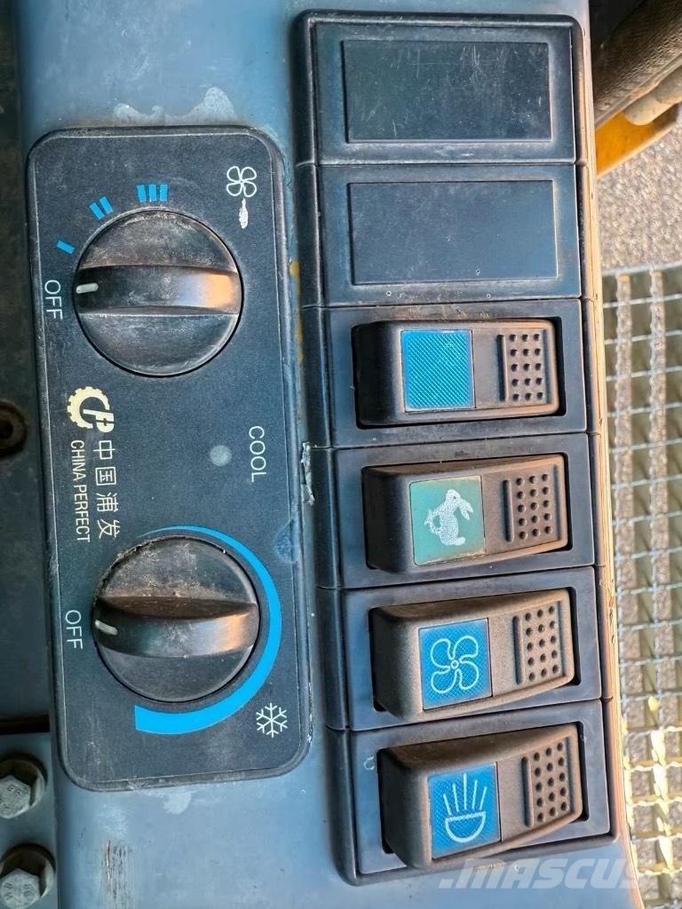 Yuchai YC 60-7 Kāpurķēžu ekskavatori