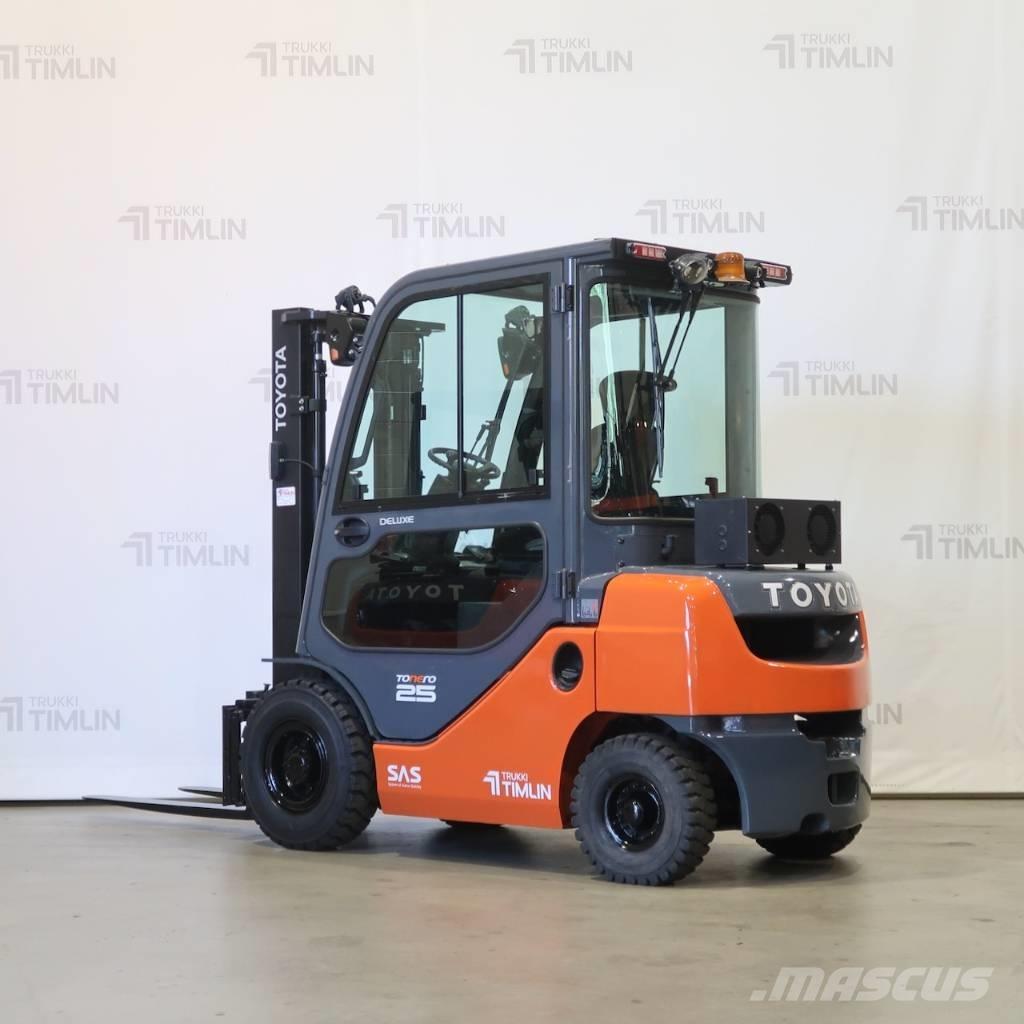 Toyota 52-8FDF25 Tehnika ar dīzeļa dzinēju
