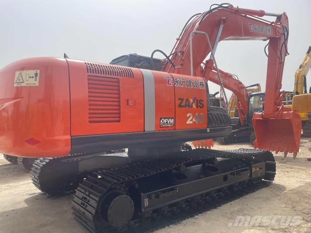Hitachi ZX 240 Kāpurķēžu ekskavatori