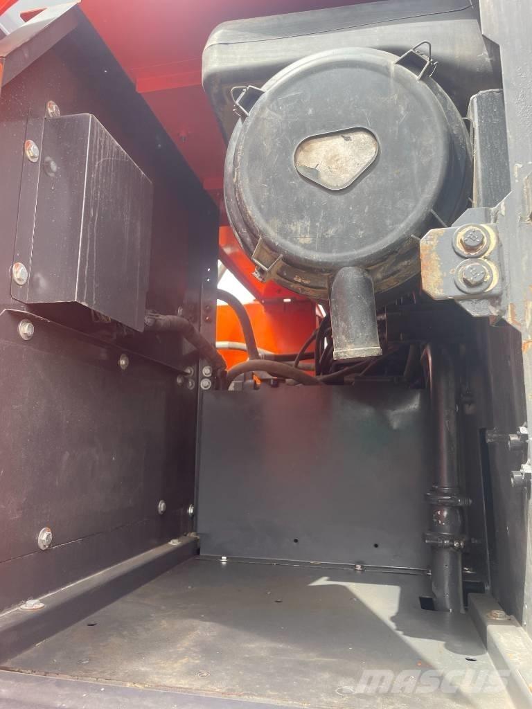 Hitachi ZX 240 Kāpurķēžu ekskavatori