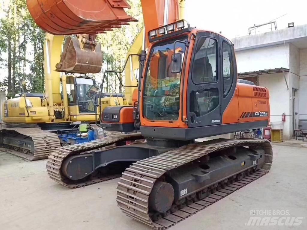 Doosan DX 225 LC Kāpurķēžu ekskavatori