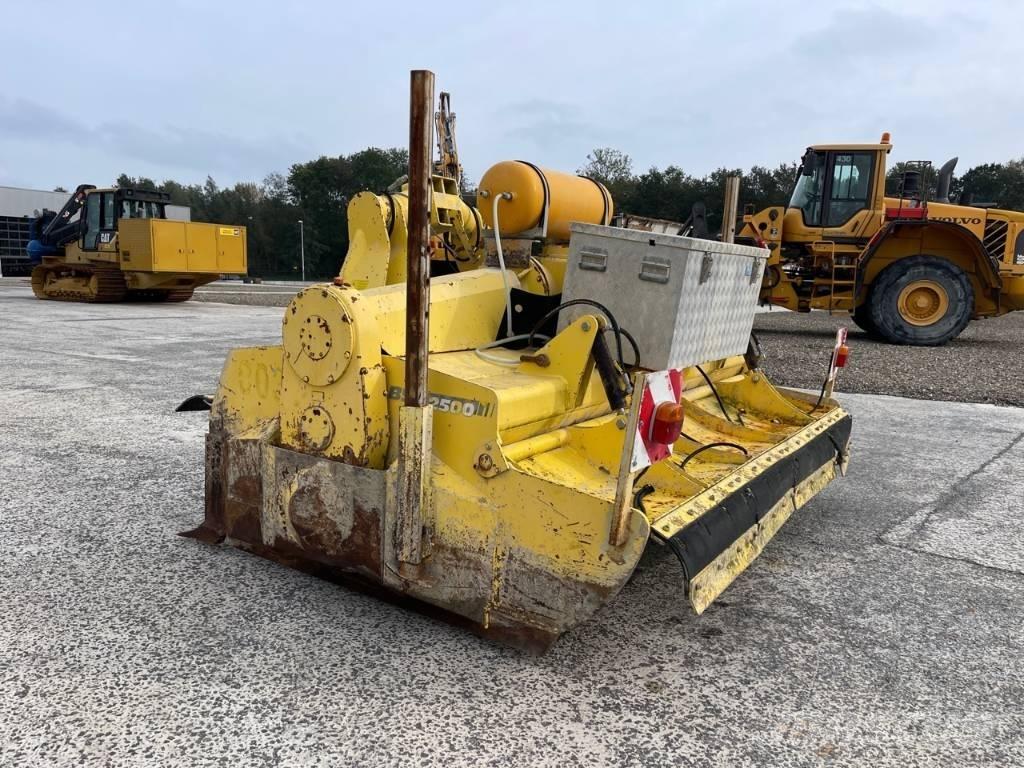 Bomag BSF 2500 Asfalta savācējs