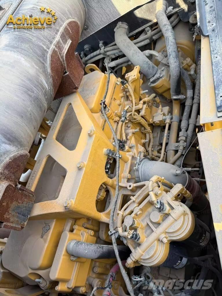 CAT 982 Iekrāvēji uz riteņiem