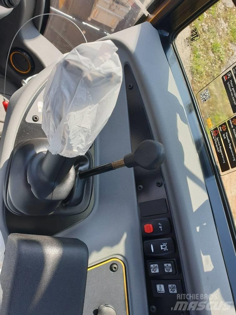 JCB 407 Iekrāvēji uz riteņiem