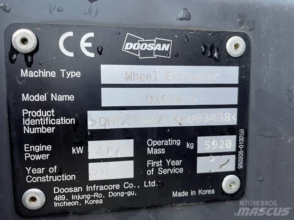 Doosan DX 57 W-5 Ekskavatori uz riteņiem