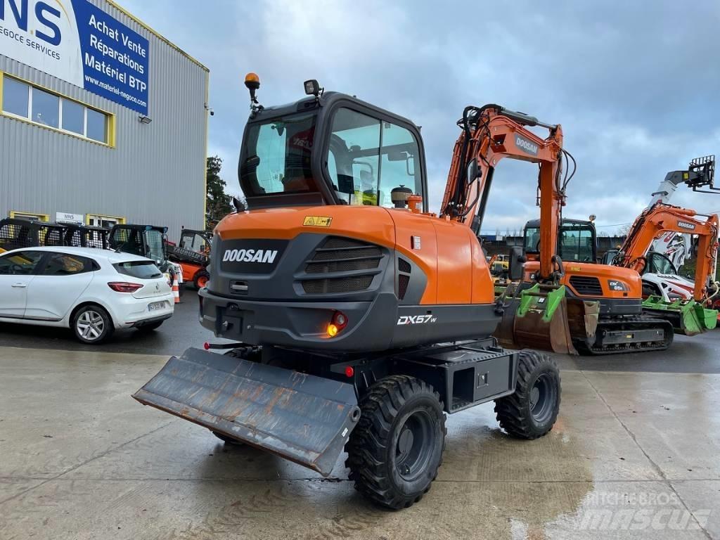 Doosan DX 57 W-5 Ekskavatori uz riteņiem