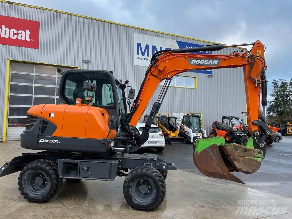 Doosan DX 57 W-5 Ekskavatori uz riteņiem