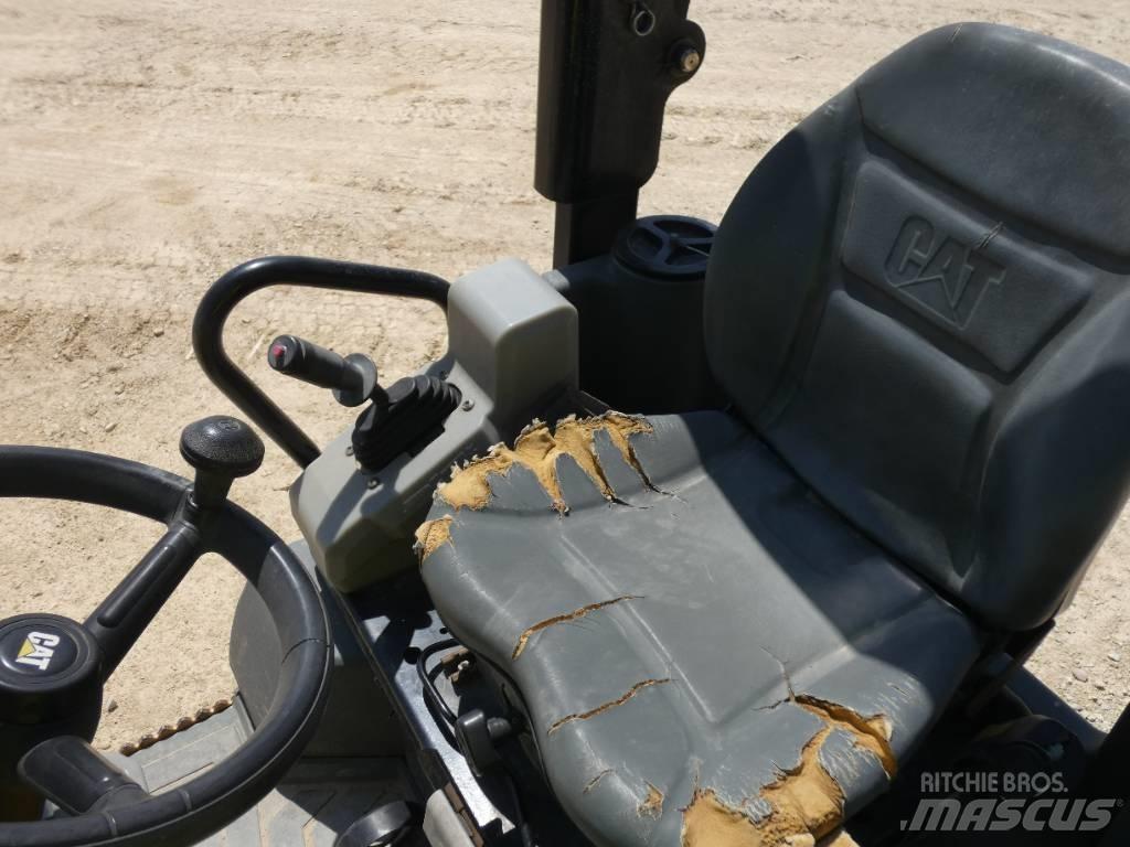 CAT CB 24 B Divvalču grunts veltņi