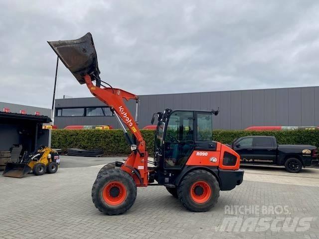 Kubota R 090 Iekrāvēji uz riteņiem