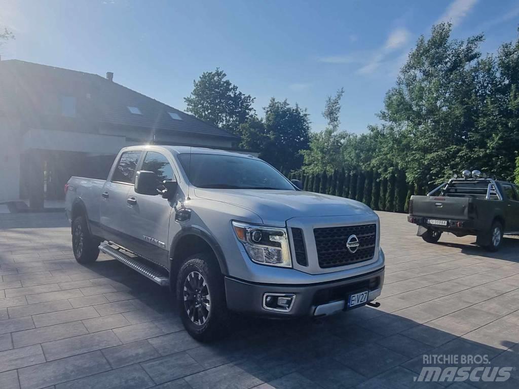 Nissan TITAN XD PRO Vieglais kravas automobilis/izkraušana no sāniem