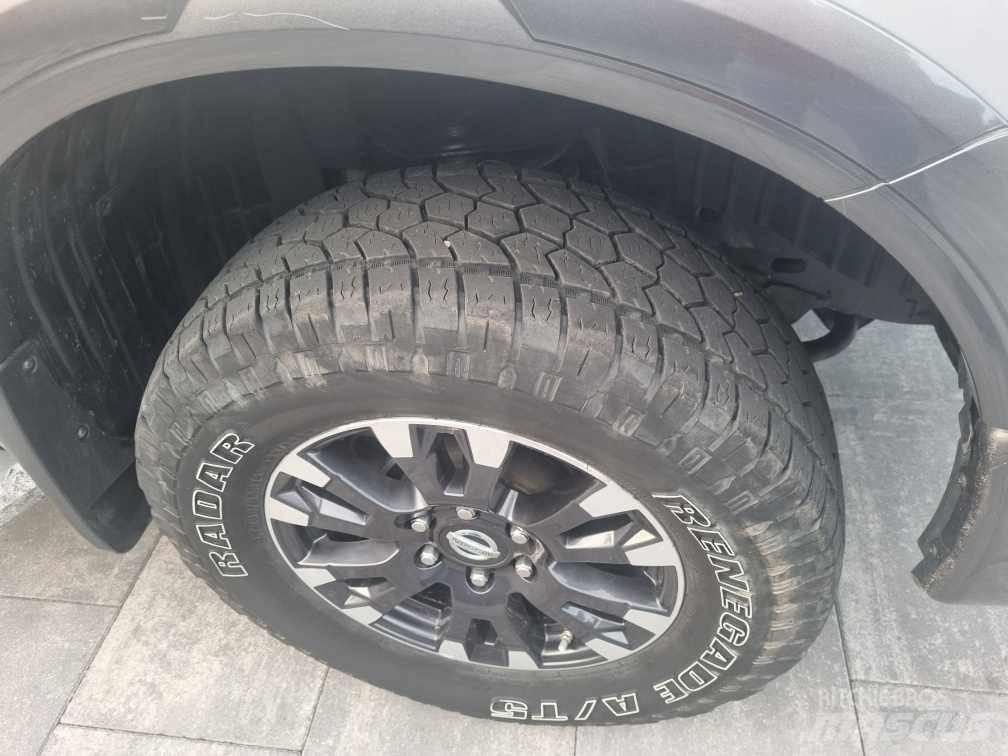 Nissan TITAN XD PRO Vieglais kravas automobilis/izkraušana no sāniem