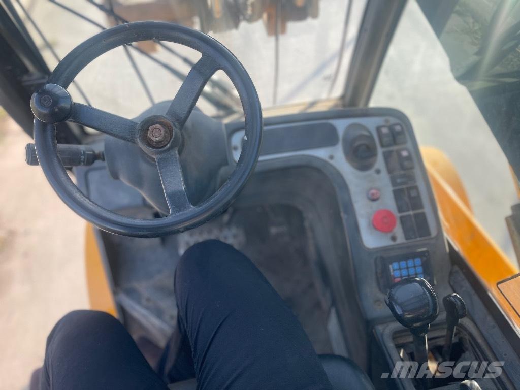 JCB TLT 30 D 4x4 Teleskopiskie manipulatori