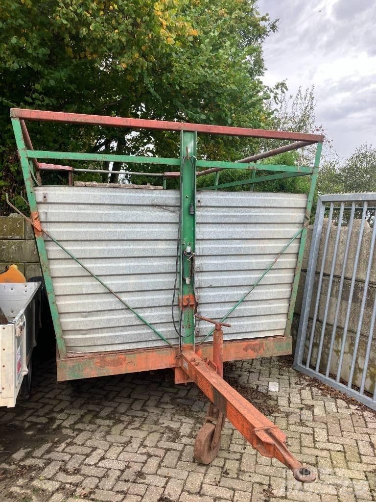 Veewagen  Dzīvnieku transportēšanas piekabes