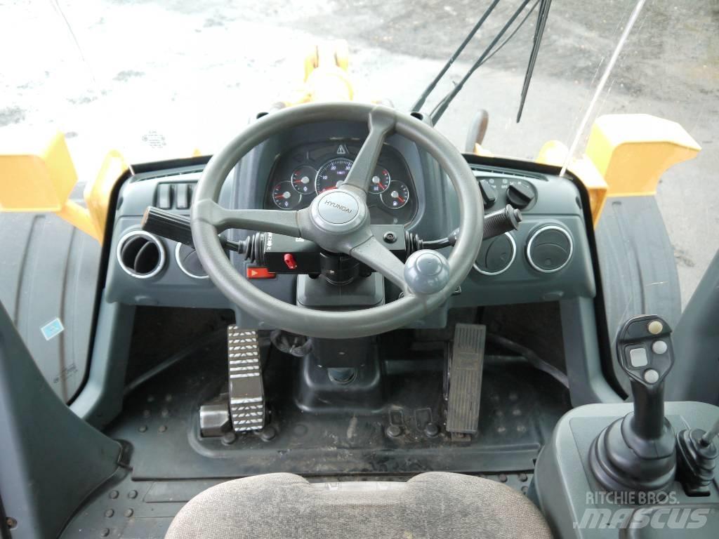 Hyundai HL 757-9A Iekrāvēji uz riteņiem