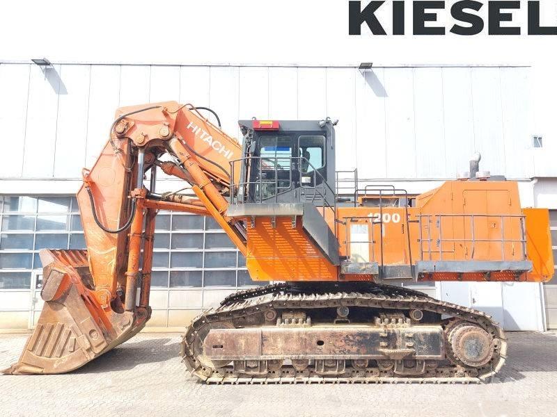 Hitachi EX 1200-6 Ekskavatori ar kausu priekšā