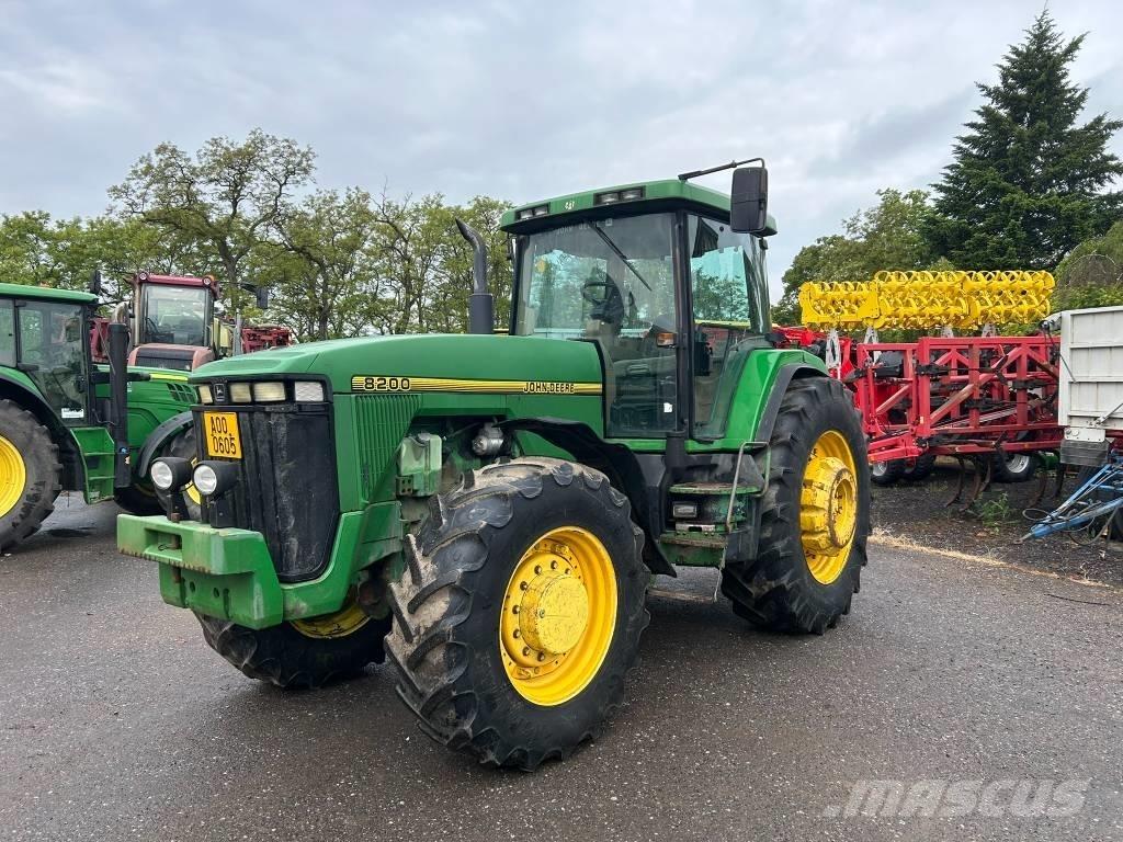 John Deere 8200 Traktori