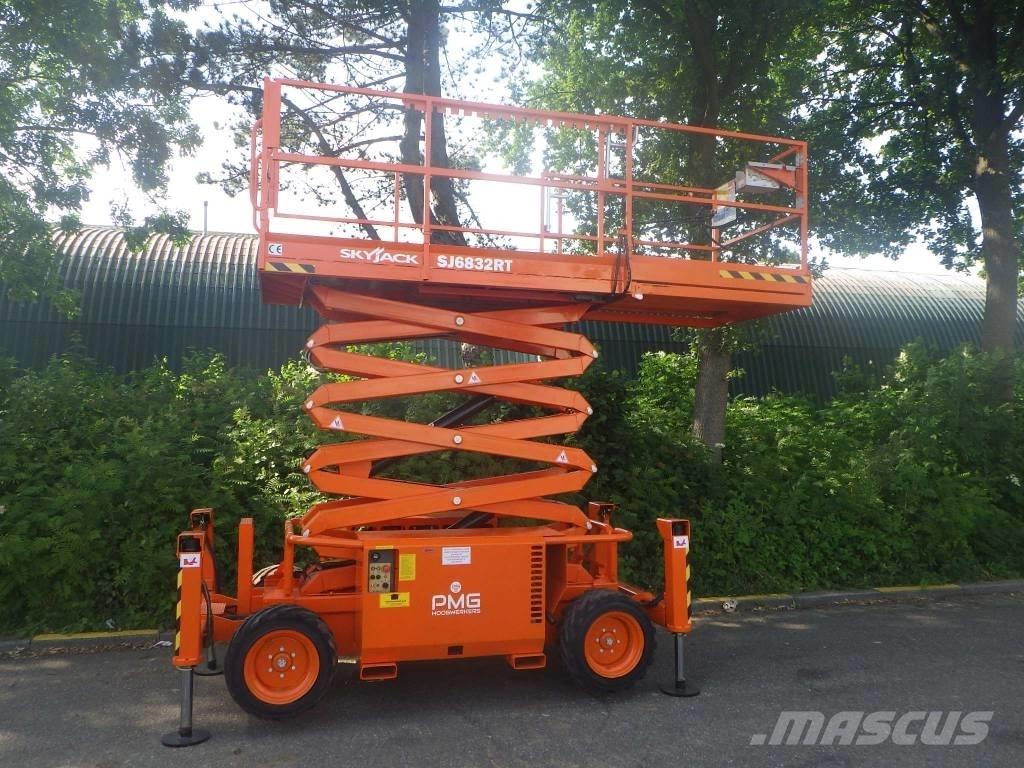SkyJack SJ6832RT Šķerveida pacēlāji
