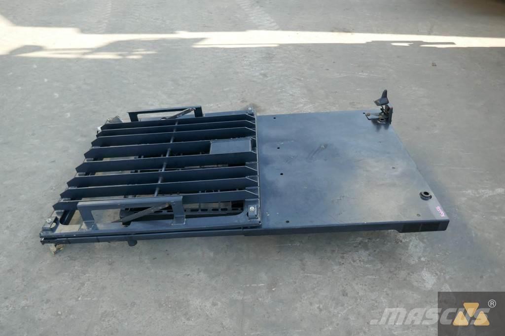 CAT 357-4102 Kabīnes un interjers