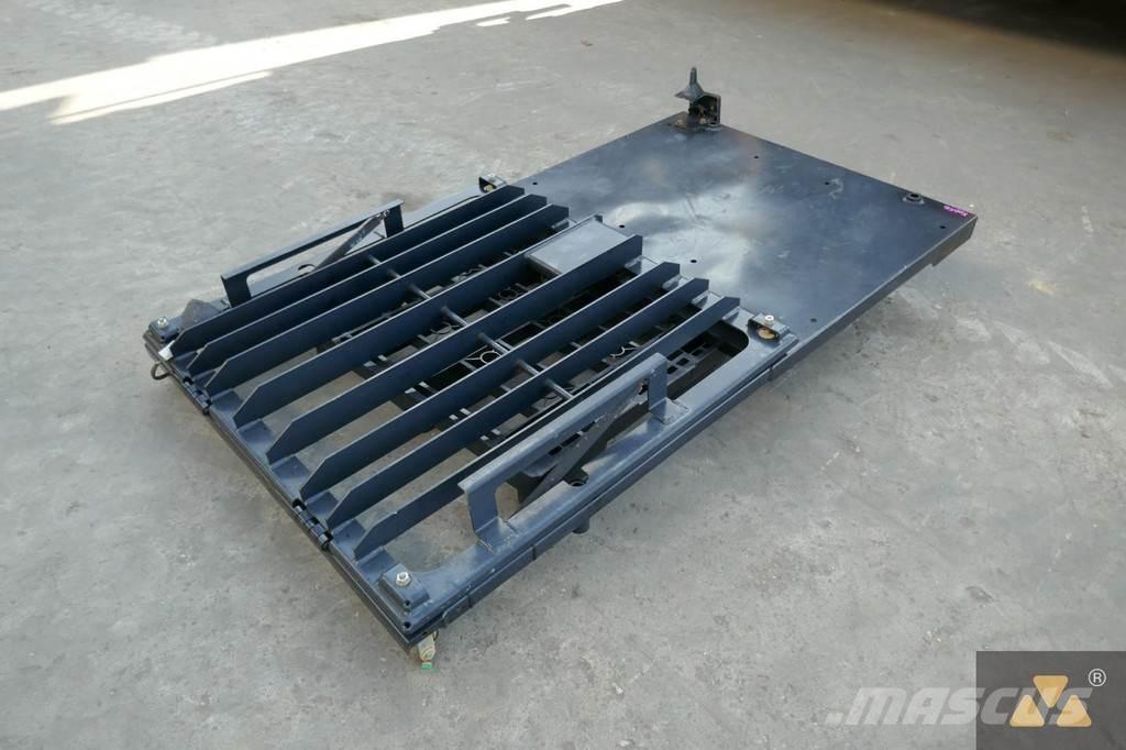 CAT 357-4102 Kabīnes un interjers