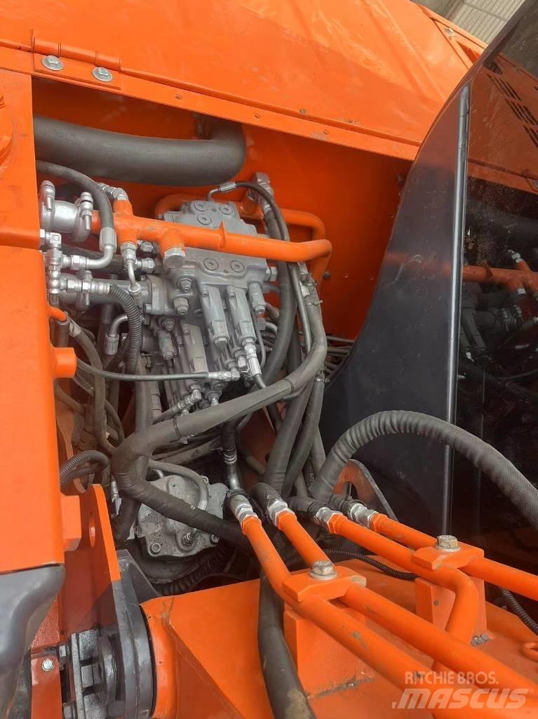 Hitachi ZX70 Kāpurķēžu ekskavatori