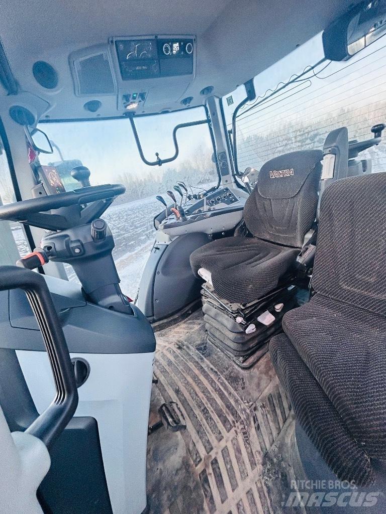 Valtra T 215 Active Traktori