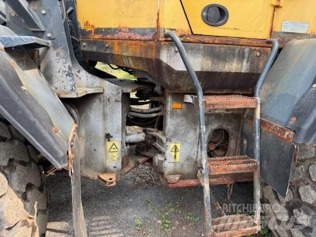 Komatsu WA 200 Iekrāvēji uz riteņiem