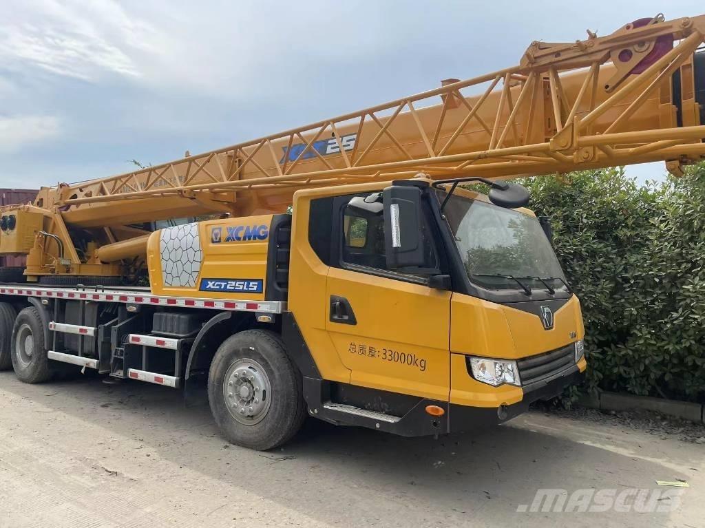 XCMG QY25 Visurgājēji celtņi