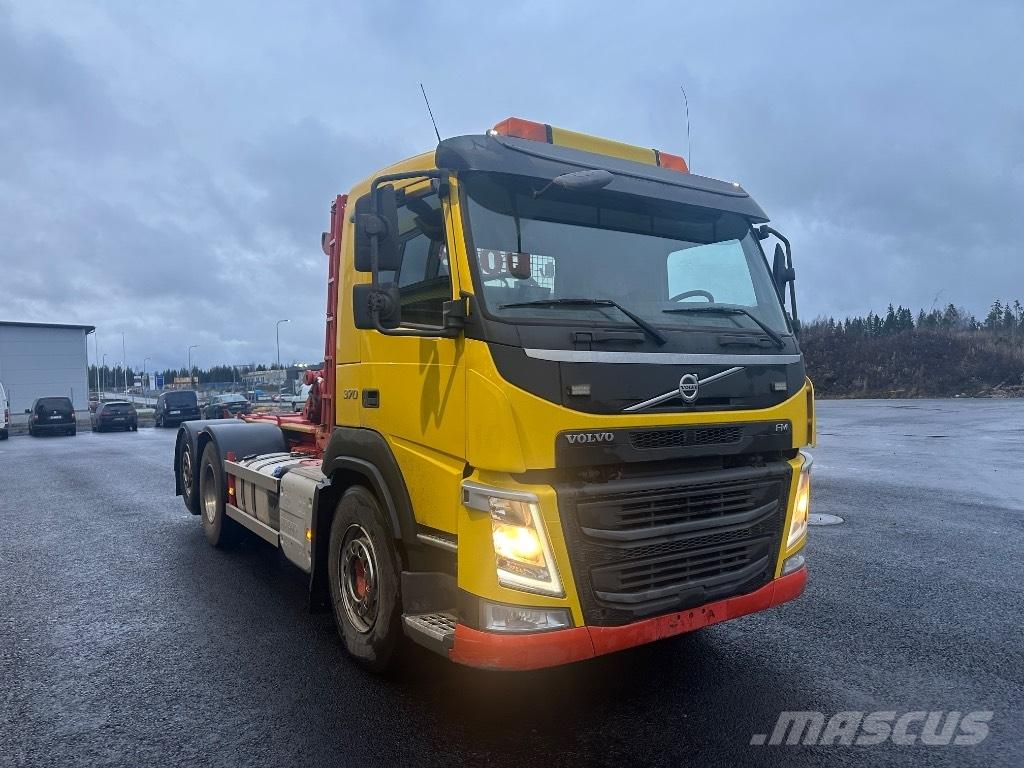 Volvo FM11 370 Treileri ar āķi
