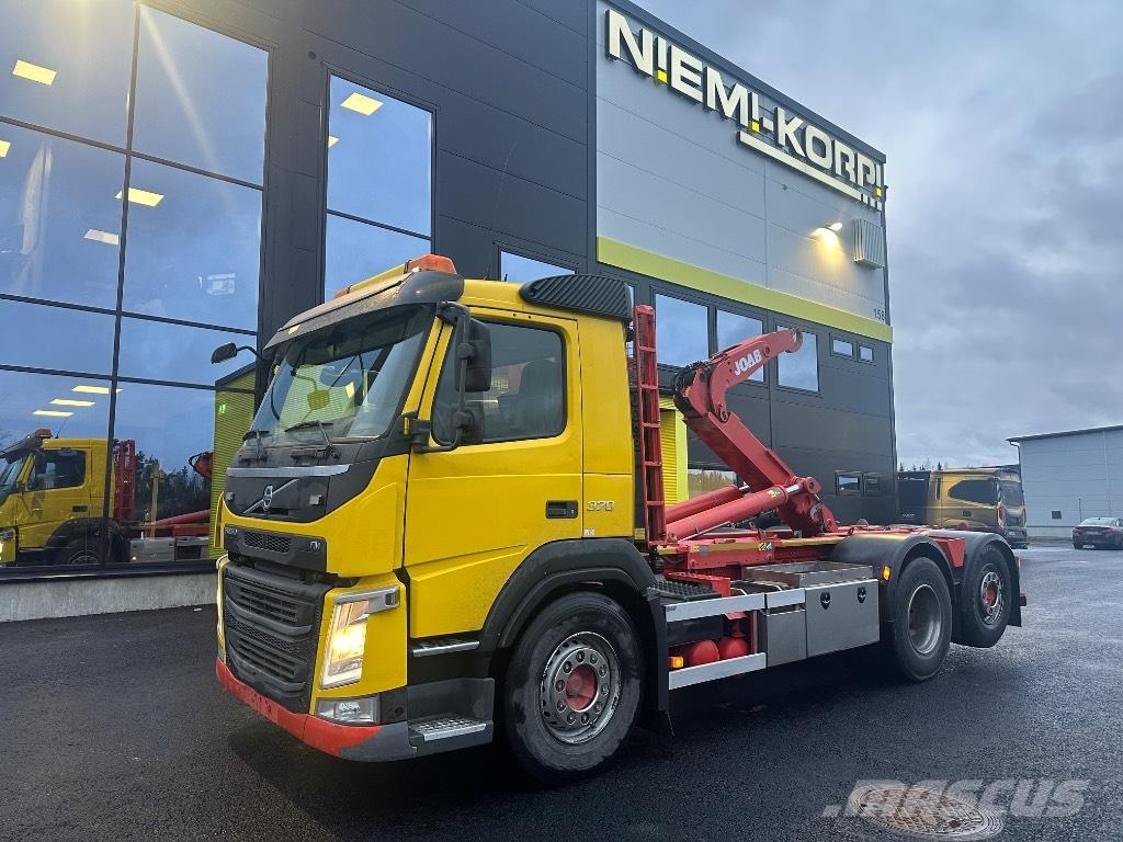 Volvo FM11 370 Treileri ar āķi