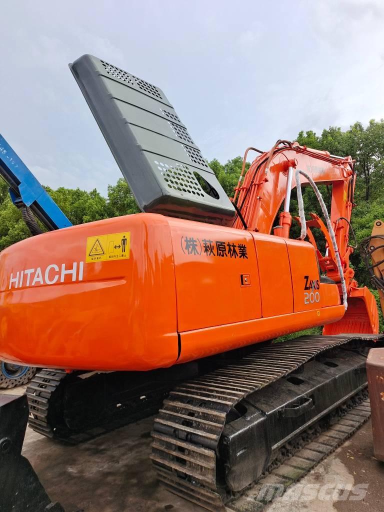 Hitachi EX 200-5 Kāpurķēžu ekskavatori