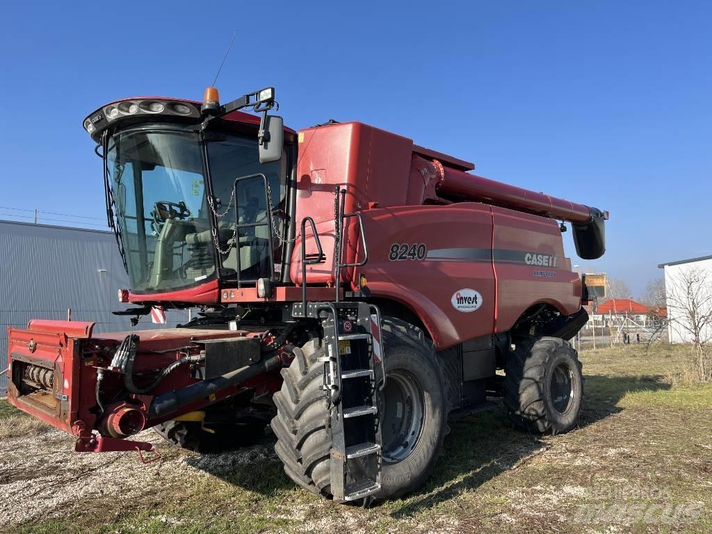 Case IH AF8240 Ražas novākšanas kombaini
