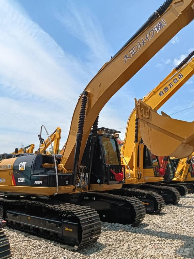 CAT 320D2 Vidēja lieluma ekskavatori 7 t - 12 t