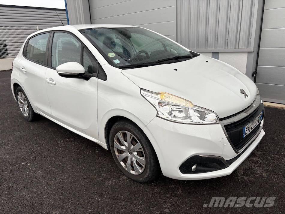 Peugeot 208 Automašīnas