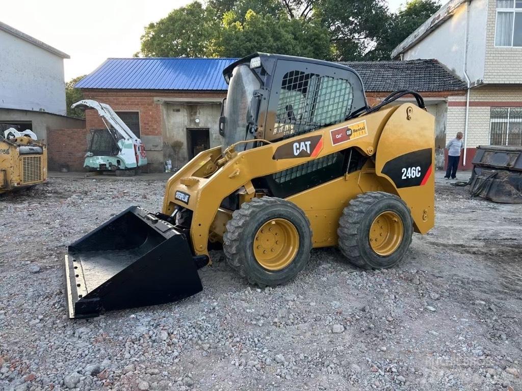 CAT 246 C Lietoti riteņu kompaktiekrāvēji