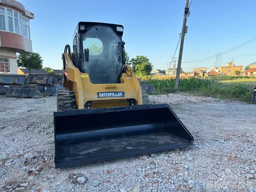 CAT 246 C Lietoti riteņu kompaktiekrāvēji