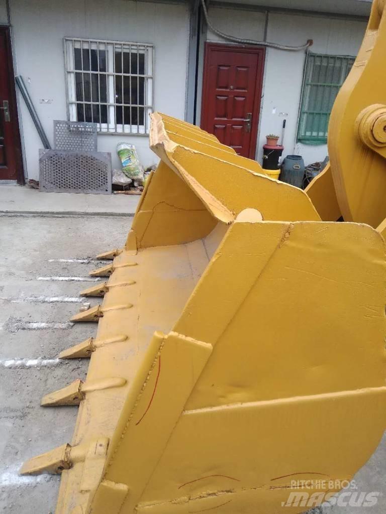 CAT 966F Iekrāvēji uz riteņiem