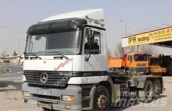 Mercedes-Benz 2531 Smagās mašīnas ar konteineriem