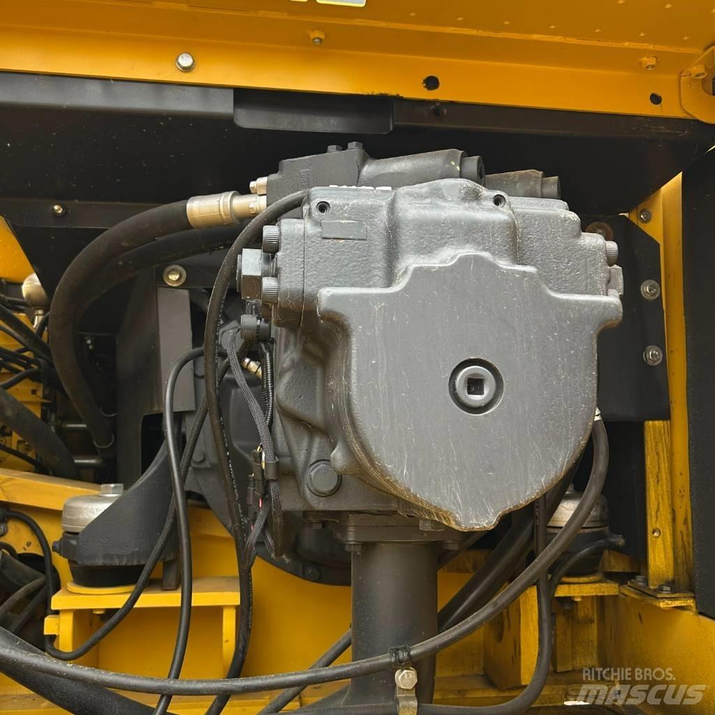 Komatsu 400-7 Kāpurķēžu ekskavatori