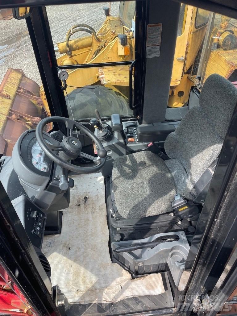 CAT 924G Iekrāvēji uz riteņiem