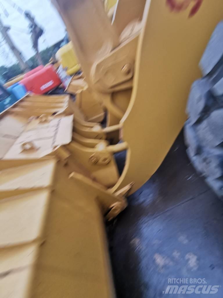 CAT 938F Iekrāvēji uz riteņiem