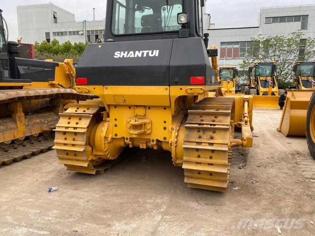 Shantui SD 16 Kāpurķēžu buldozeri