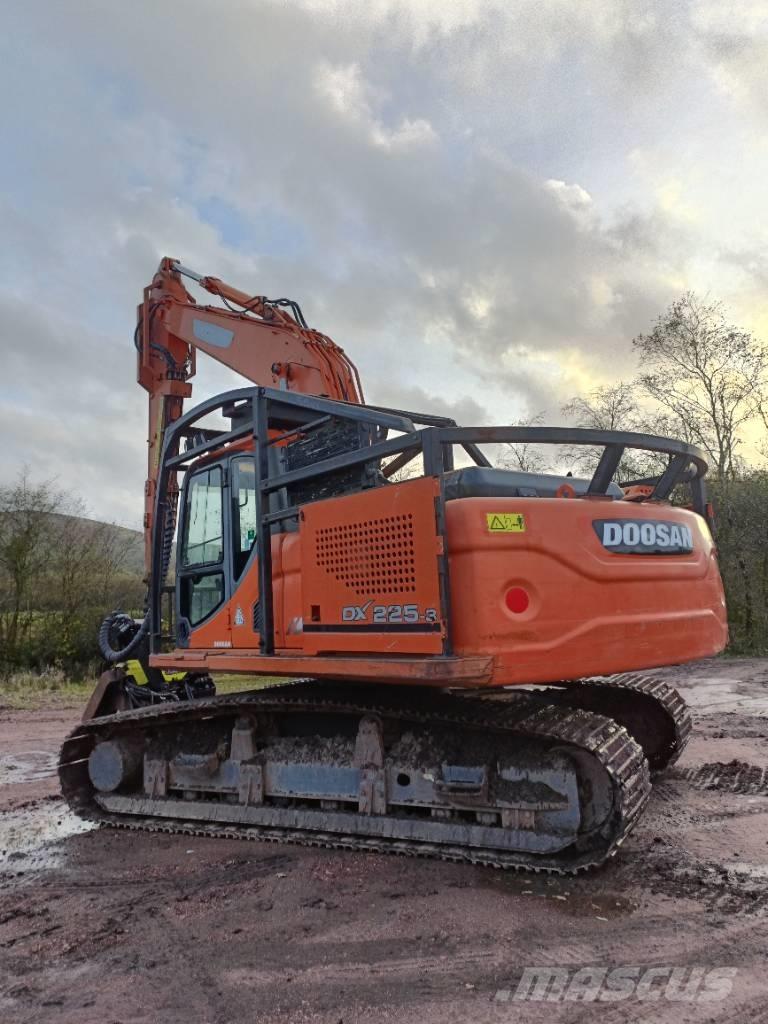 Doosan DX225 Harvesteri