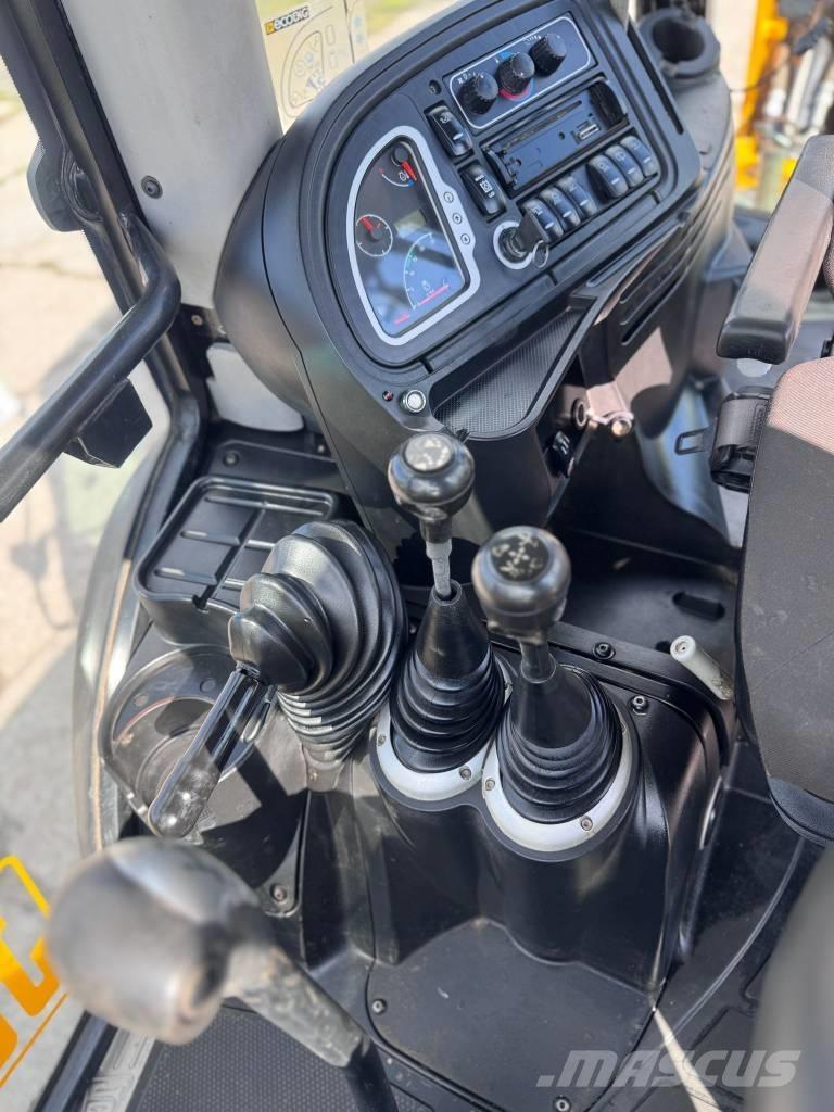 JCB 3 CX Super Ekskavatori-iekrāvēji