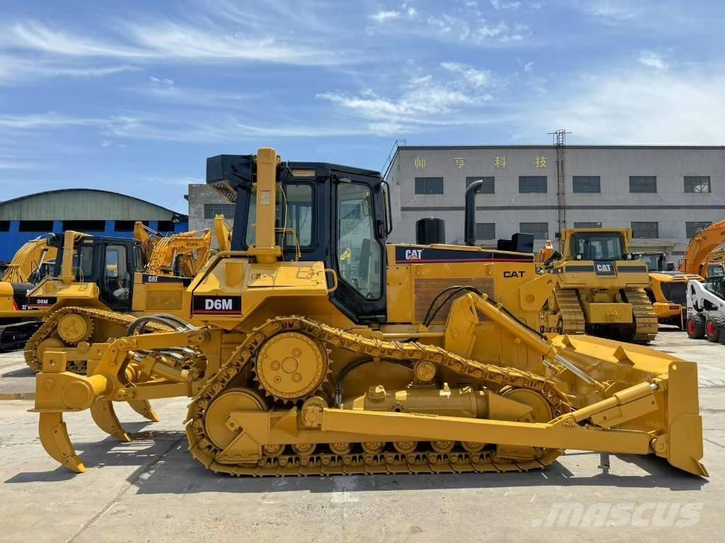 CAT D 6 M Kāpurķēžu buldozeri