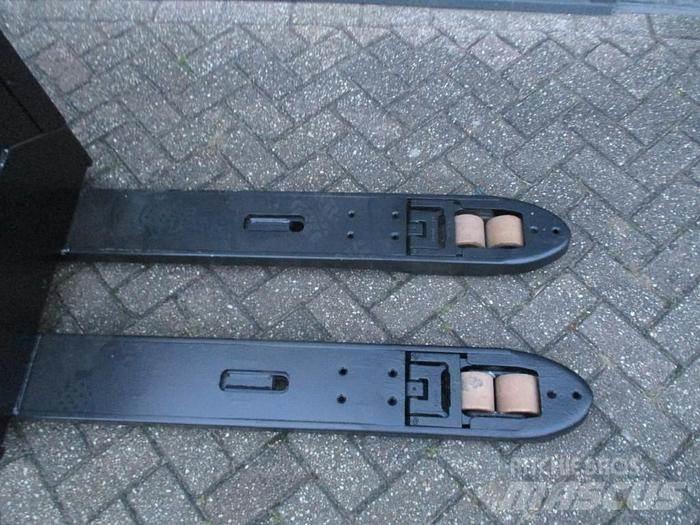 Toyota LPE 250 Hidrauliskās stalažas ar platformu