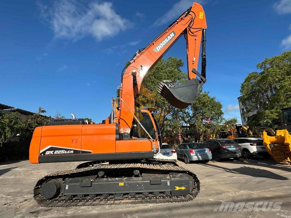Doosan DX 225 LC Kāpurķēžu ekskavatori