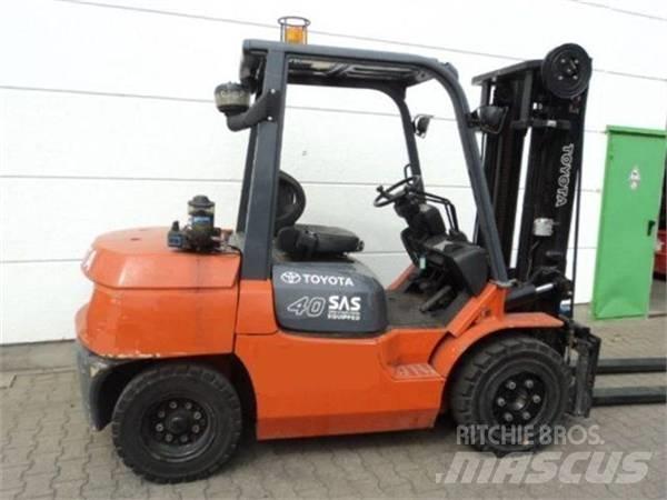 Toyota 02-7FD35 Tehnika ar dīzeļa dzinēju