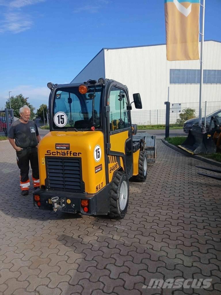 Schäffer 2428 SLT Lietoti riteņu kompaktiekrāvēji