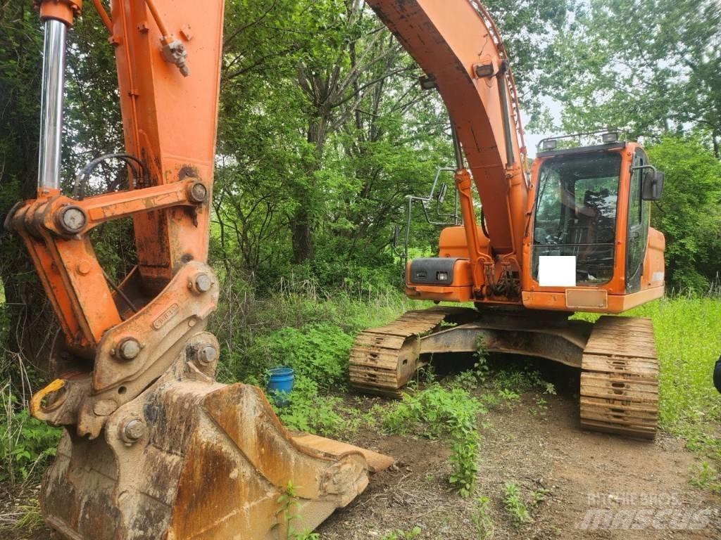 Doosan DX 220 LCA Kāpurķēžu ekskavatori
