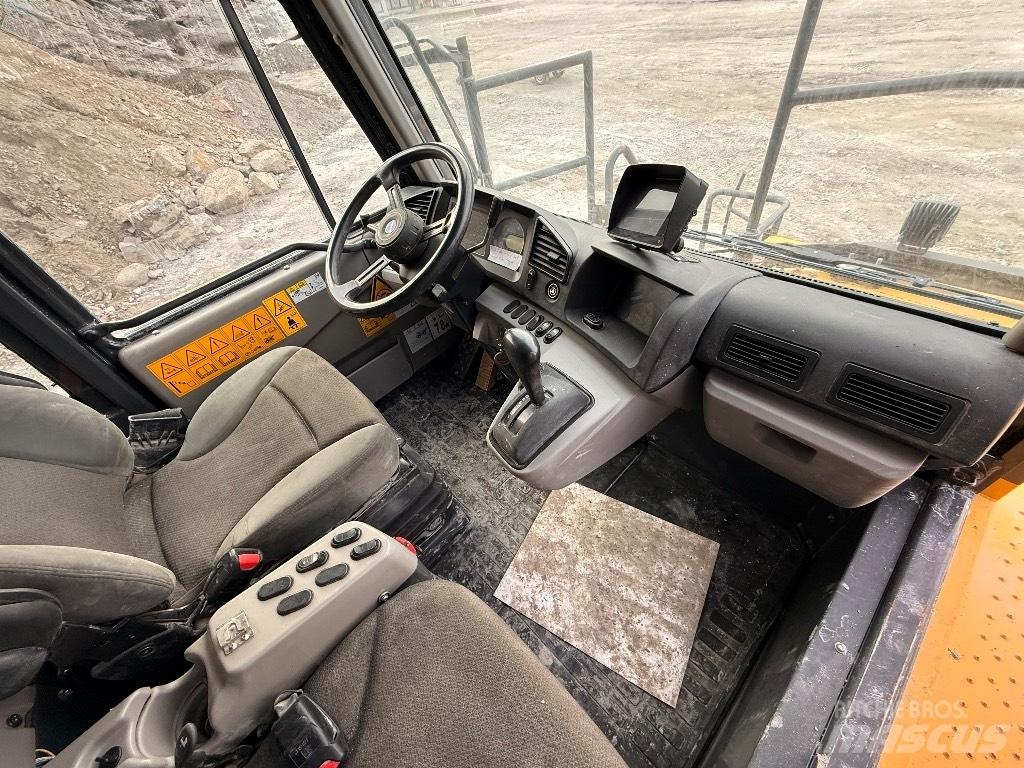 Komatsu HD 405 - 8E0 Karjeras kravas automašīnas